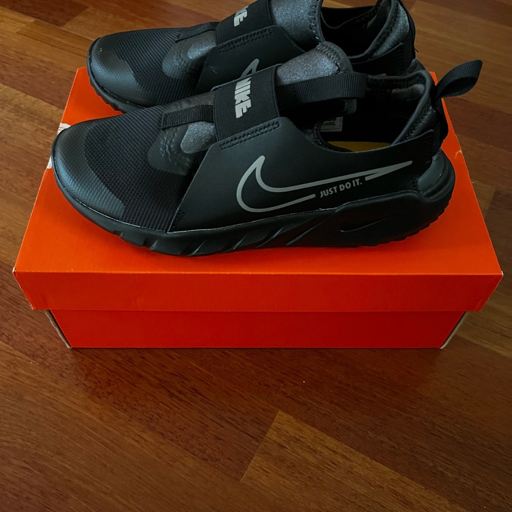Nike Flex Runner 2 Sneakers - Size 5Y